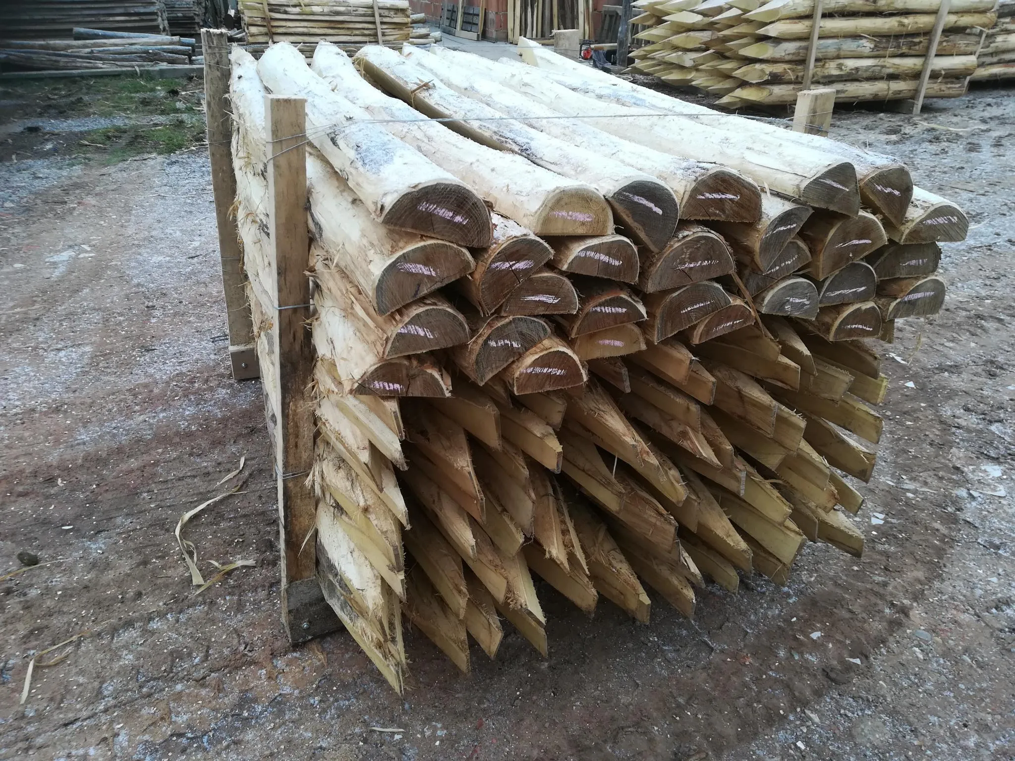Rundhölzer aus Akazie (halbrund)